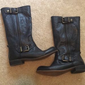 Distress leather boots. Gianni Bini